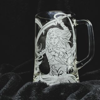 Druhá část daru pro Královnu divoženek, k její poctě znázorněné divoženky z knih na korbelu pro požívání životadárného...