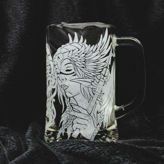 Co lepšího za dar Vikingské duši než jeho vlastní korbel s Nornou a Valkýrou které dohlížejí na jeho hrdinou cestu 🍺...